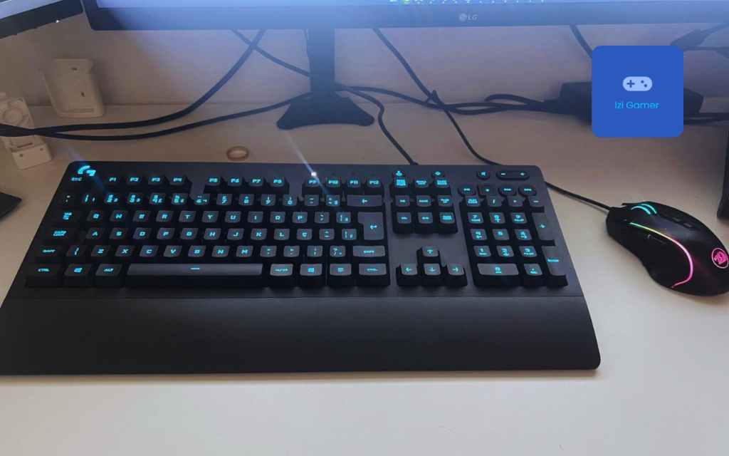 Teclado Gamer Logitech G213 1